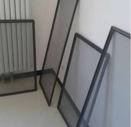 朝陽區(qū)朝陽公園換紗窗維修回卷式隱型紗窗定做