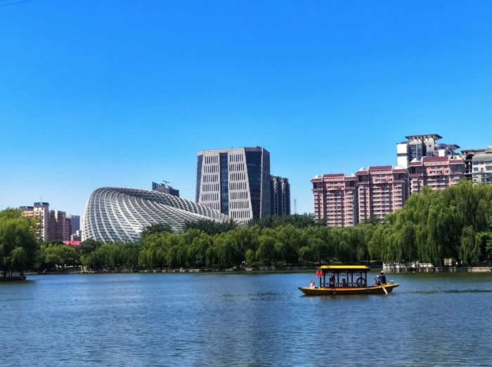 朝陽公園周邊街道及附近小區(qū)清洗熱水器