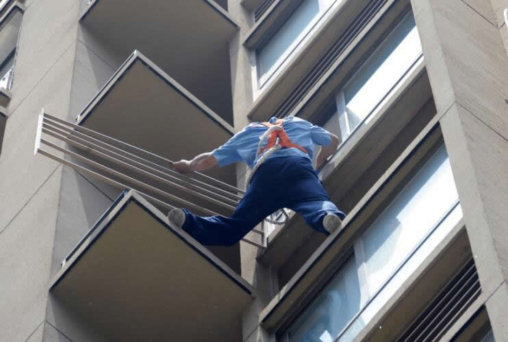 家電清洗個人安全注意事項：避免高空作業(yè)。